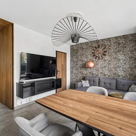 Pop Eurexpo - Parking Prive, Terrasse, Climatisation Apartment *